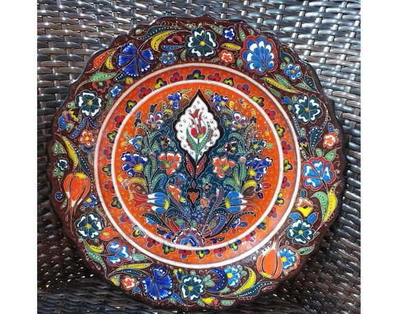 A professional product presentation of the exclusive 30 cm handmade Turkish wall hanging and dinner plate from a premier UAE shop.