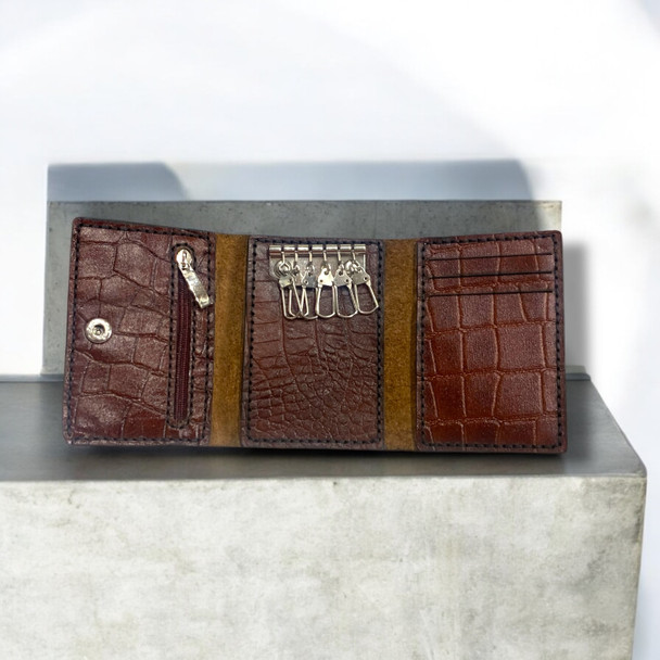 Luxury Luxury Crocodile Pattern Leather Key Holder Wallet Artisan Detail View
