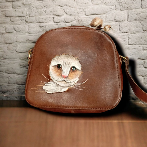 Premium Hand-Painted Leather Kitty Crossbody Bag Craftsmanship and Design