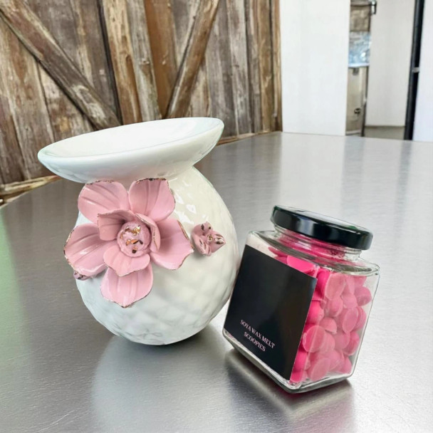 Luxury Flower Scented Soy Wax Melts Artisan Detail View