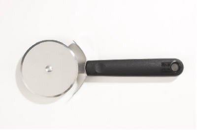 Pizza Cutter With Finger Guard