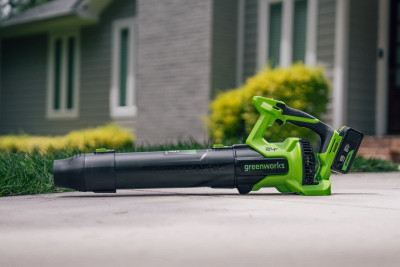 Greenworks 24V Brushless 515 CFM / 130 MPH Blower w/ 4 Ah(Type-C) Battery, 65W Charger and 100W 3.3' Cord