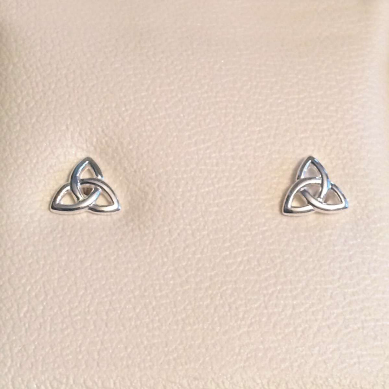 Trinity KnotイヤリングSmall Studsシルバーアイルランド製 : Elensan 925スターリングシルバーTrinity Knot