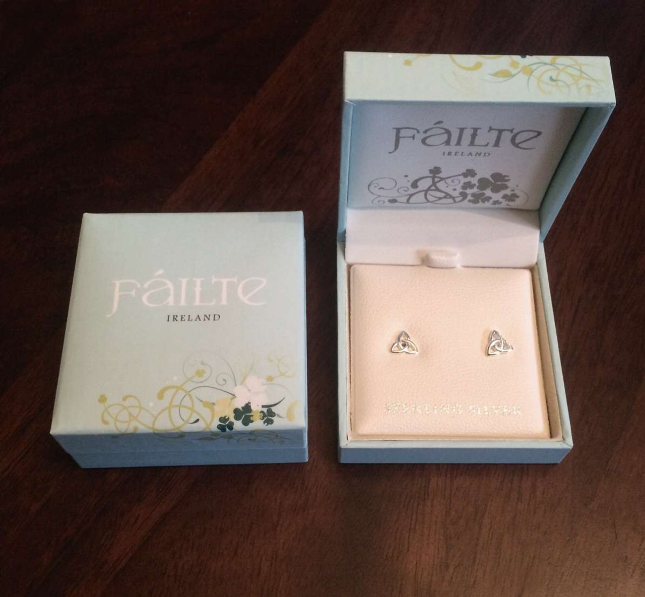 Trinity KnotイヤリングSmall Studsシルバーアイルランド製 : Elensan 925スターリングシルバーTrinity Knot