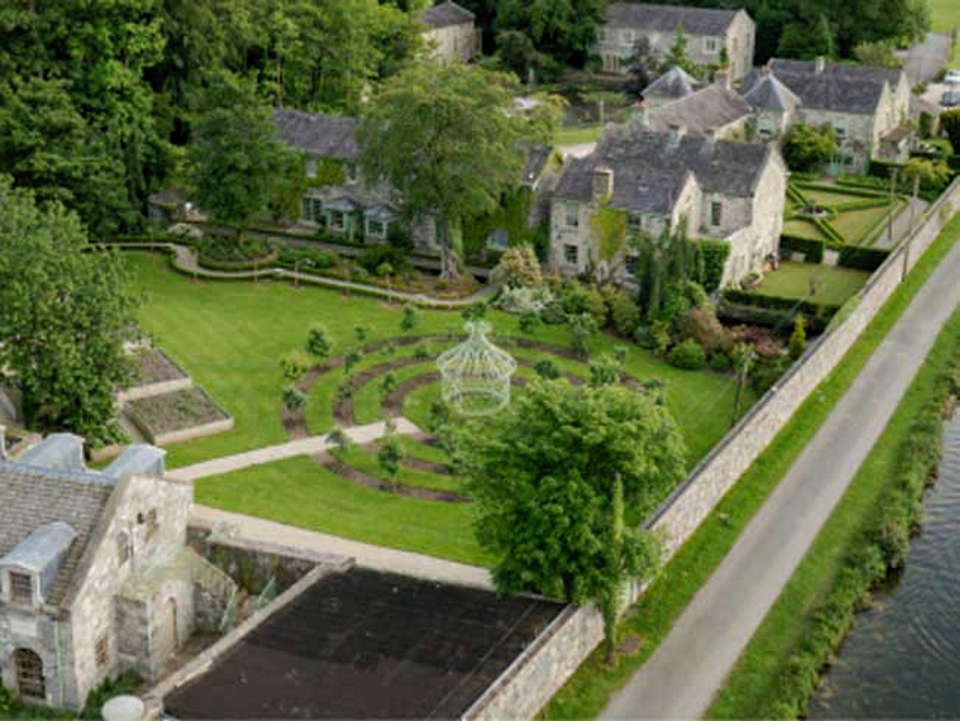 An entire Irish village for sale in Co Kildare only €6 million The