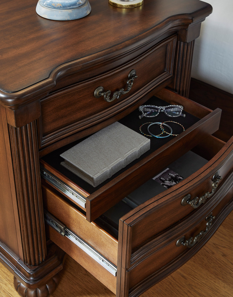 The Lavinton Bedroom Collection