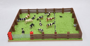 Millwood Crafts Grass Field with Fence (FS58)