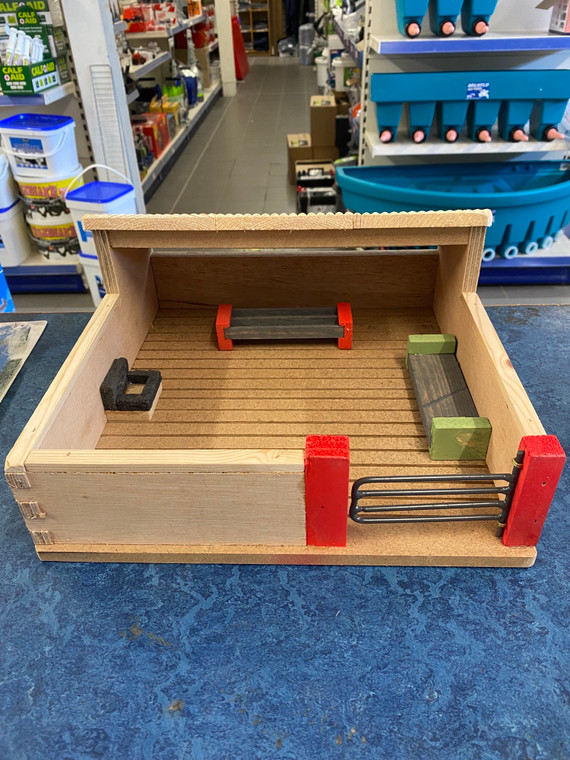 Millwood Crafts Slatted House with accessories (FS22)