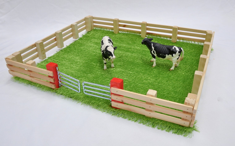 Millwood Crafts Grass Field with Magnetic Fence (FS36)