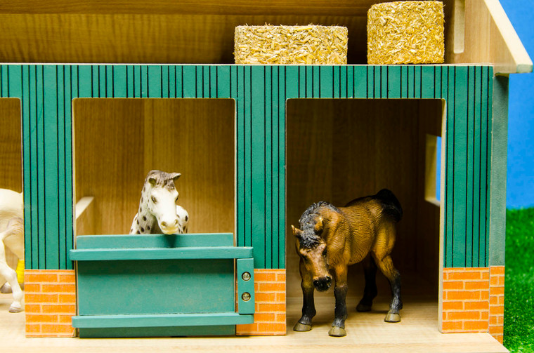 Kids Globe Wooden Horse Stable with 2 Boxes and Workshop 1:24 Scale (002)