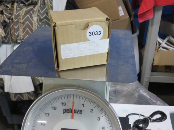 Versa Pressure Gauge 0-160 PSI Engineered Abrasives 2.5" Back Connection, NEW!