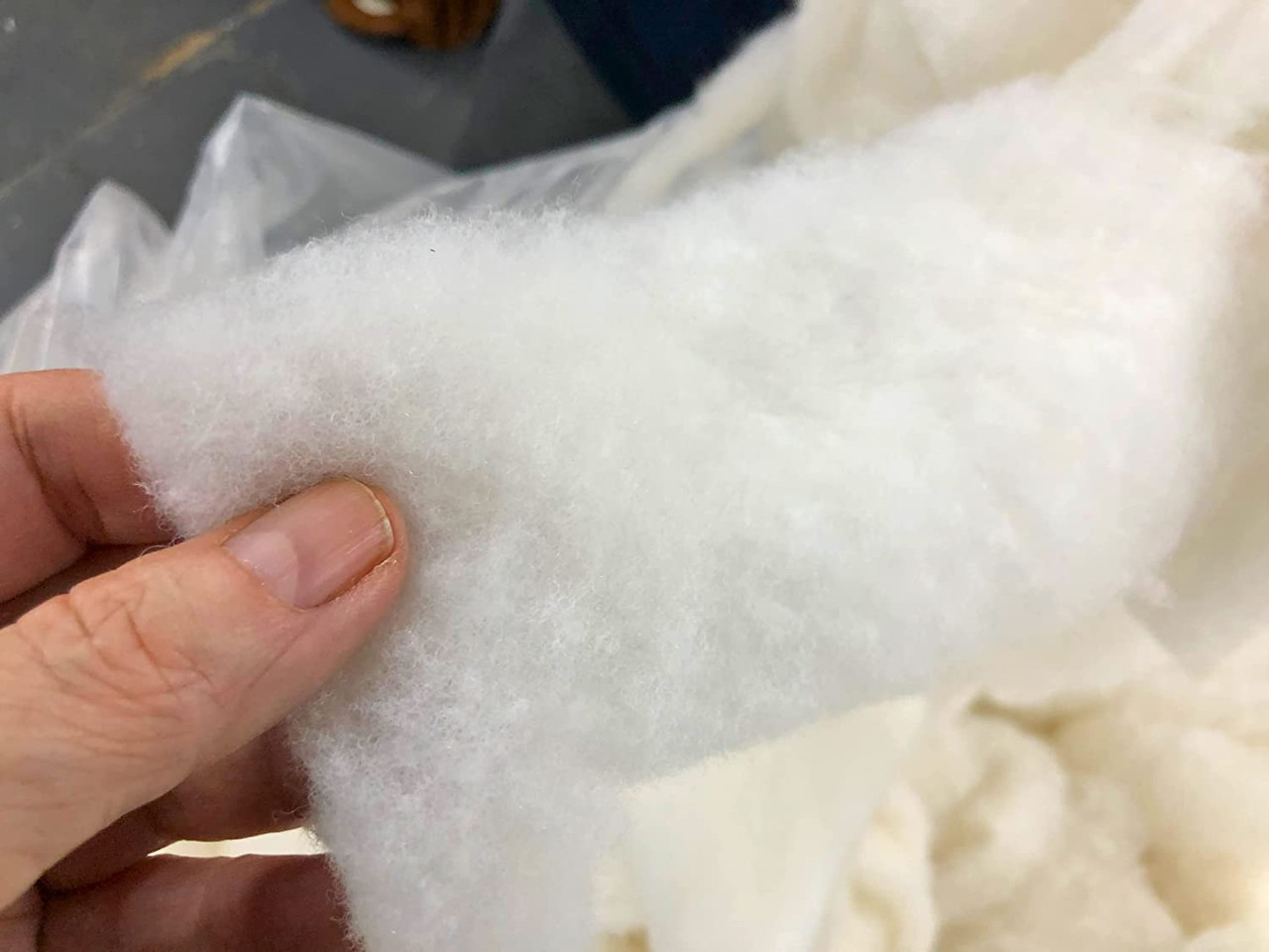 Big Plush® 8 oz Luxurious White Fluffy Polyester Fiber Fill Stuffing Soft  Blended Shredded Batting Scraps for Stuffing Pillows Cushion Filling  Upholstery Stuffed Animals Toys Doll DIY Crafts Fake Snow 