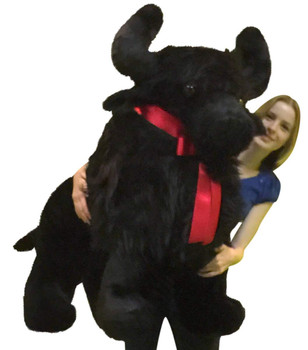 Giant stuffed buffalo bisson