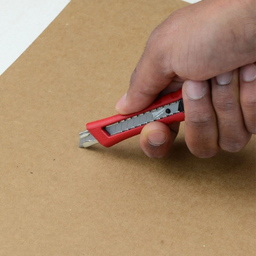 Navaja Multiusos Deslizable con Bloqueo de Seguridad de 18mm 48221961 Milwaukee