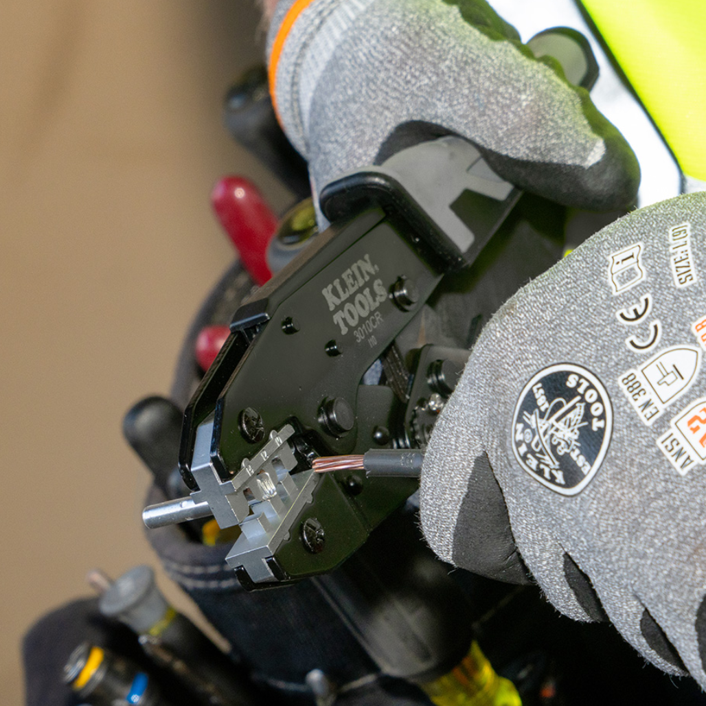 Pinza Ponchadora Solar para Conectores 3010CR Klein Tools