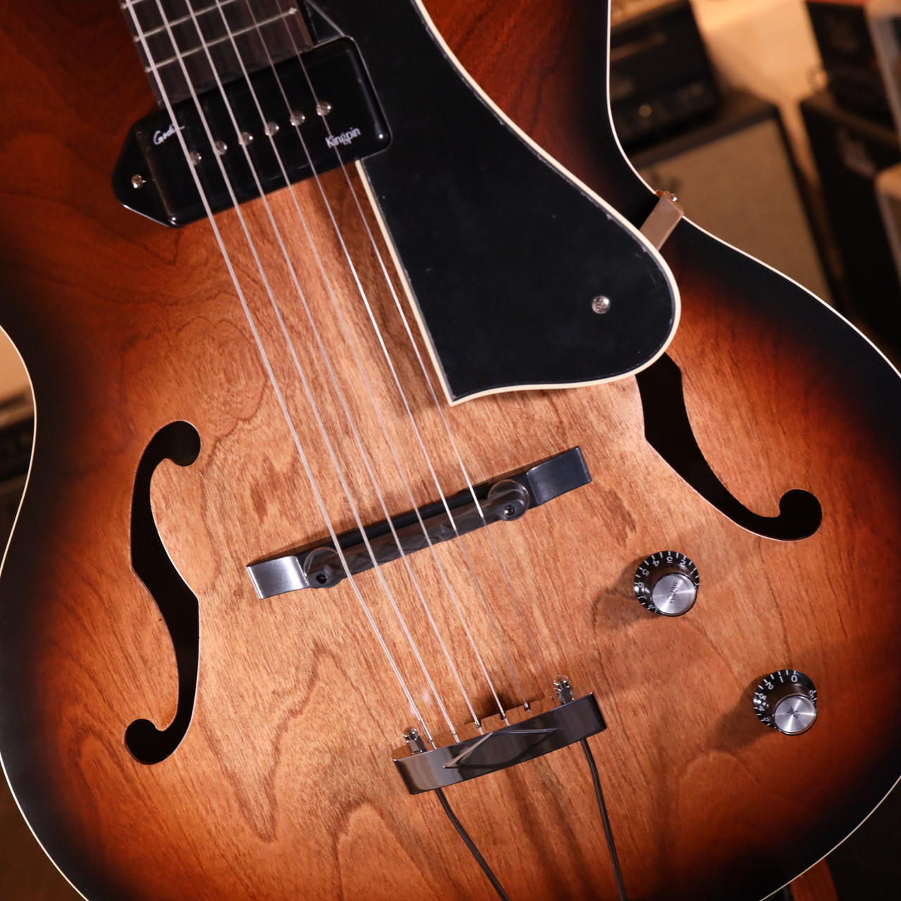 Godin 5th Avenue Kingpin P90 Vintage Burst 0004