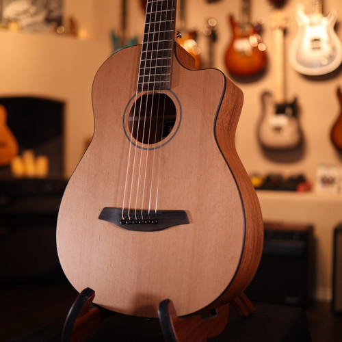 Furch Pioneer CM a Travel Guitar Cedar Top CNR Active Neck System 1219