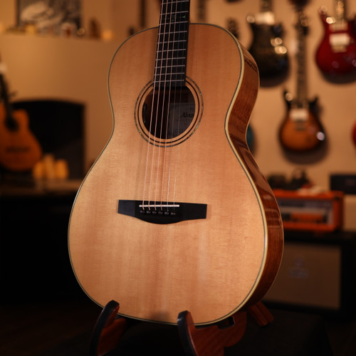 Alvarez LP60e Laureate Series Parlor Acoustic-Electric Guitar - Natural 1765
