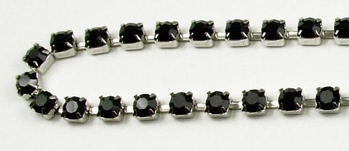32PP (4.12mm) Jet rhinestone chain, 48 stones per foot 32PP (4.12mm) Jet rhinestone chain, 48 stones per foot