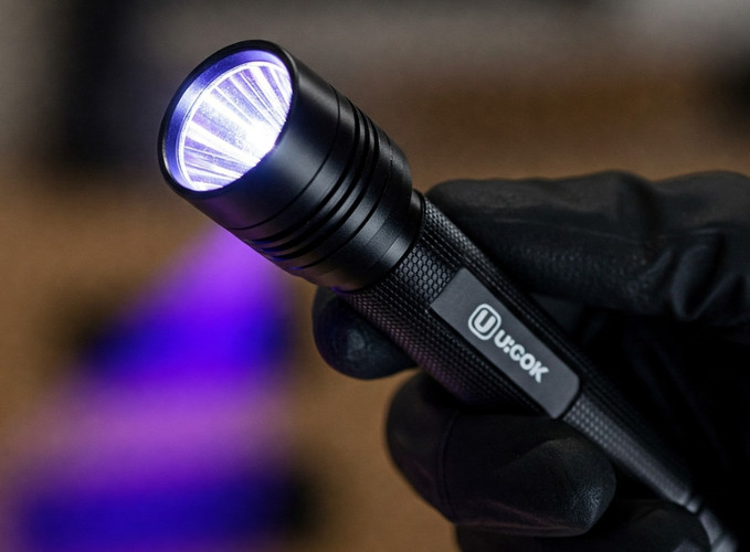 UV Flashlight in Store: How to Choose the Best One for Your Needs