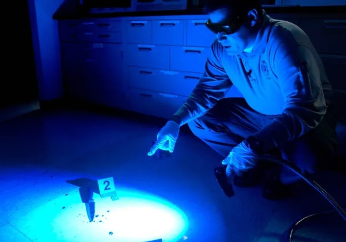 The Role of Forensic Flashlights in Crime Scene Investigation (CSI)