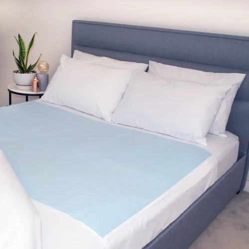 NIGHT N DAY absorbent Bed Pad, waterproof backing w/ tuck-in flaps | Short Single (75x90cm) | 2000mL capacity\r\n