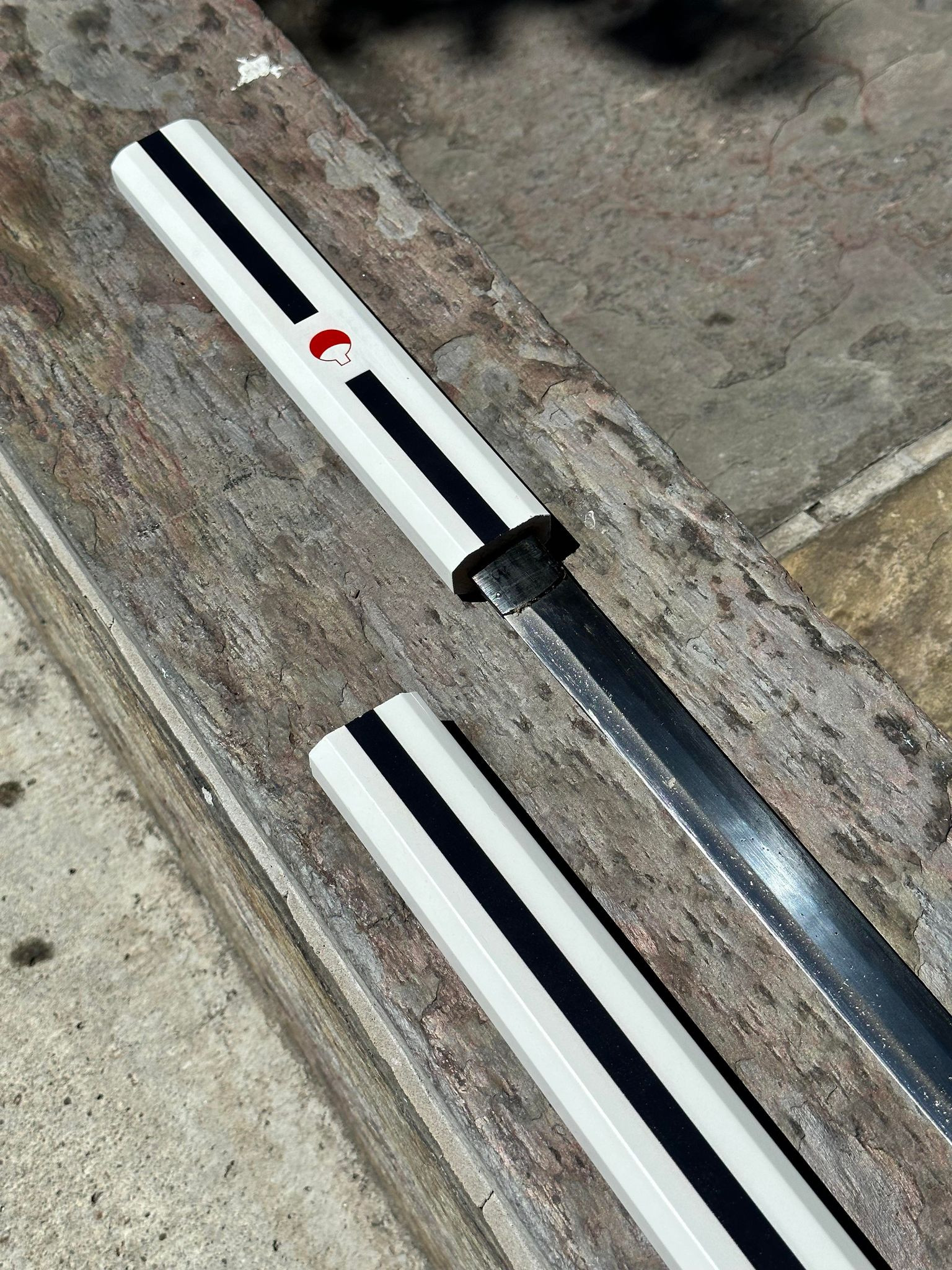 NARUTO - SASUKE (WHITE) - FUNCTIONAL SWORD