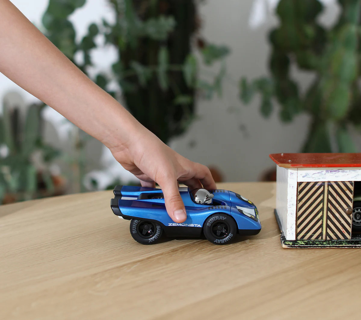 Playforever Zemonsta Haus Car - FLAX art & design