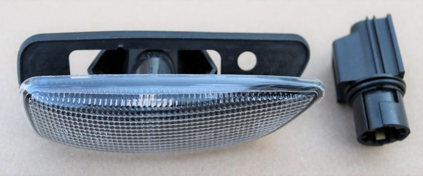 Volvo S80 Clear Side Marker Light (19992006) Left or Right