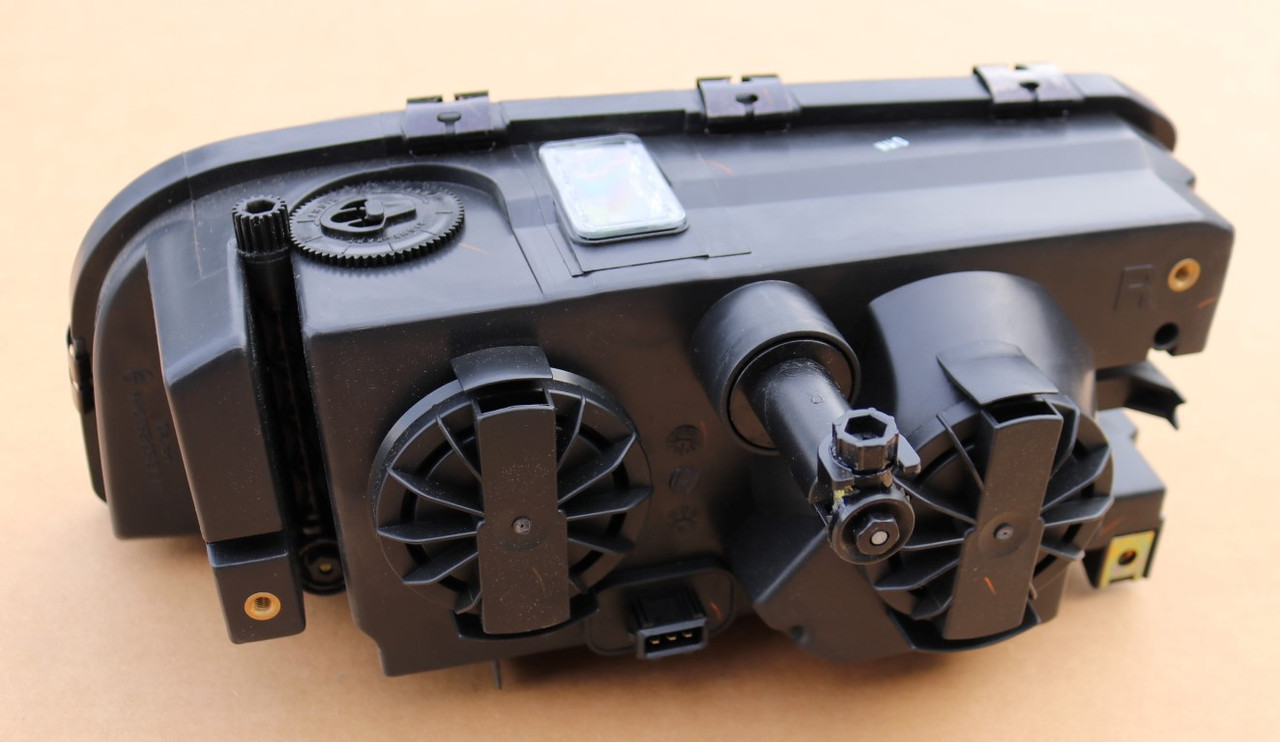 Volvo 850 Passenger Side Headlight Assembly | 1994 1995 1996 1997