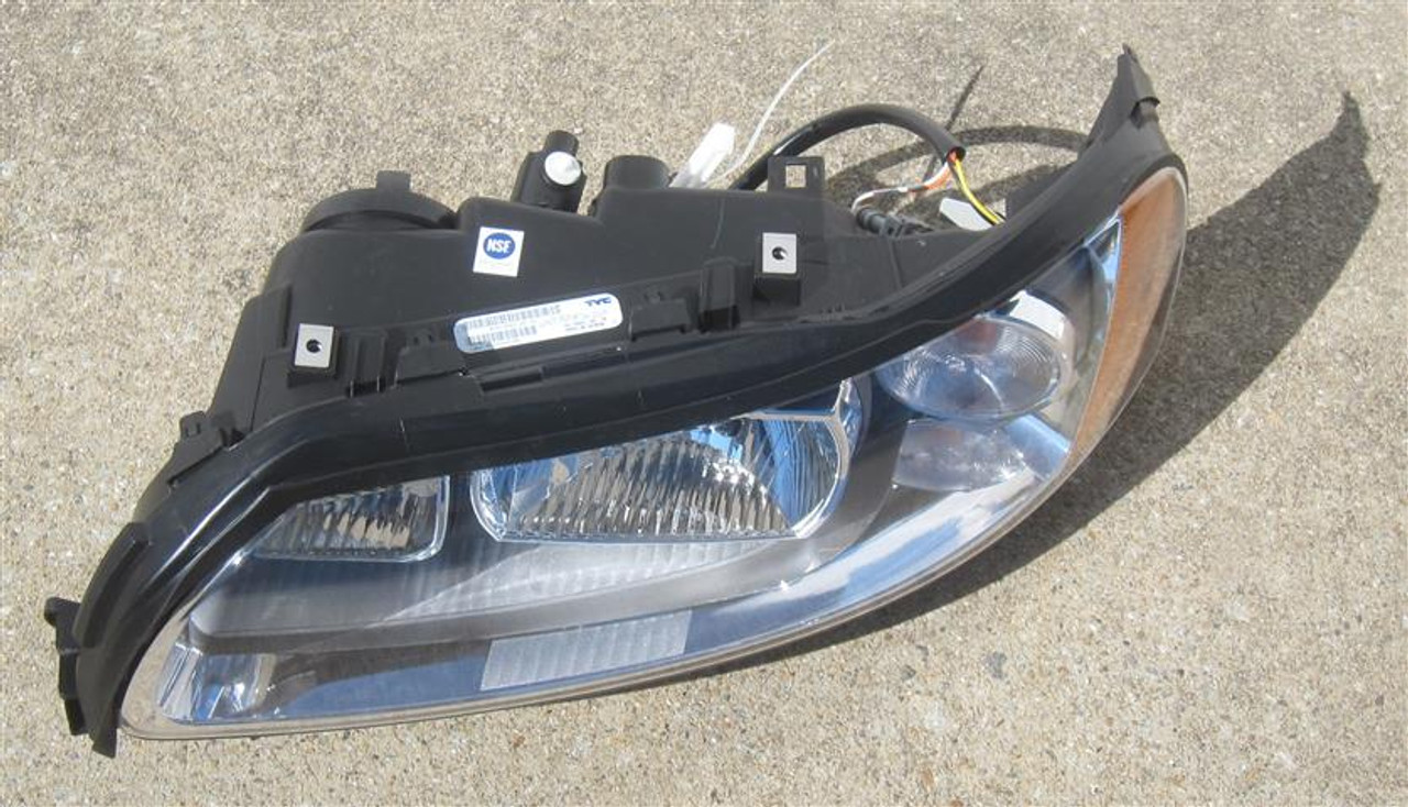 2005-2007 Volvo XC70 Headlight Assembly (HALOGEN)