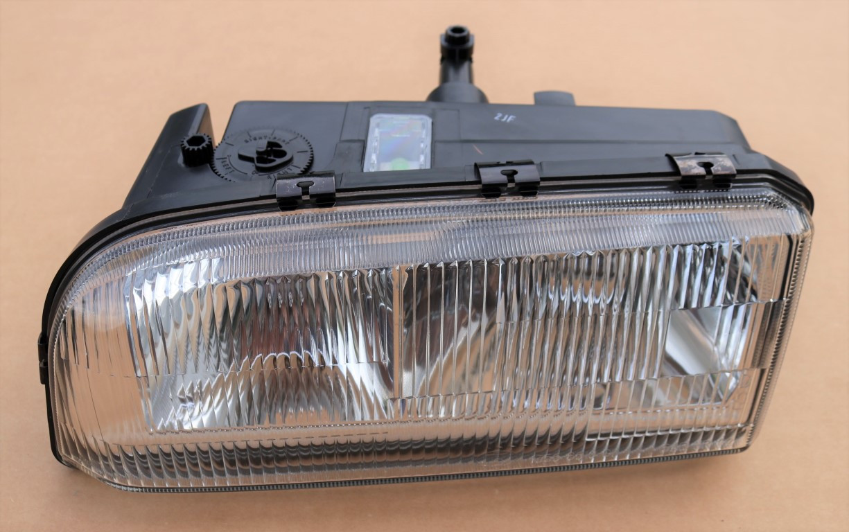 Volvo 850 Driver Side Headlight Assembly | 1994 1995 1996 1997