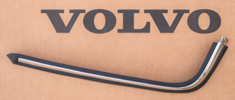 1983-1985 Volvo 240 Right Front Corner Bumper Molding (Black/Chrome)