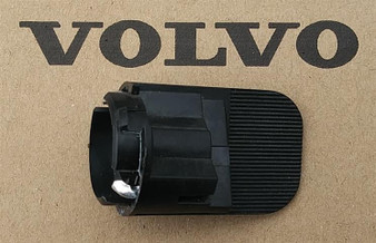 USED OEM Volvo Part Number 9482288 (Rear Bulb Socket)