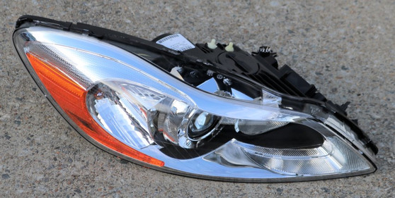 2011-2013 Volvo C30 Passenger Side Headlight Assembly (HALOGEN)