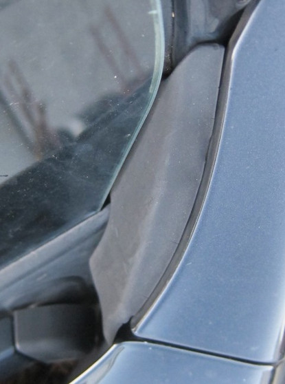 2003-2014 Volvo XC90 Hood Cowl Side Seal (Rubber Molding)