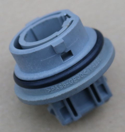USED OEM Volvo Part Number 9178546 (Turn Signal Bulb Socket)