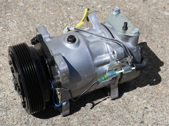 1997-1998 Volvo V90 A/C Compressor