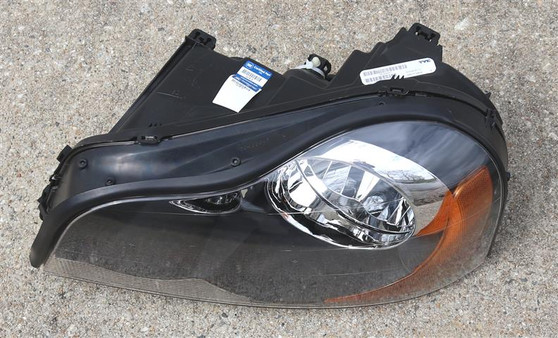 2003-2014 Volvo XC90 Headlight Assembly (HALOGEN)