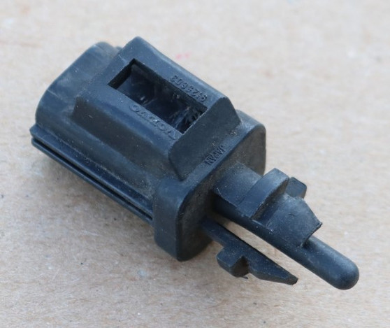 USED OEM Volvo Part Number 9125603 (Ambient Air Temp Sensor)