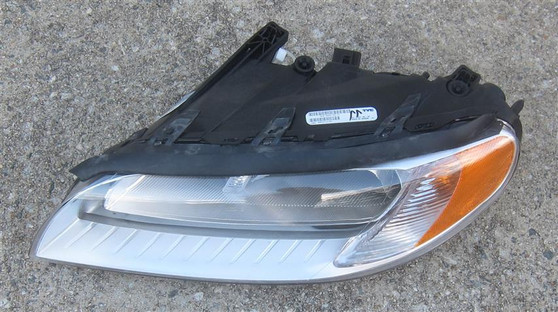 2008-2010 Volvo XC70 Driver Side Headlight Assembly (HALOGEN)