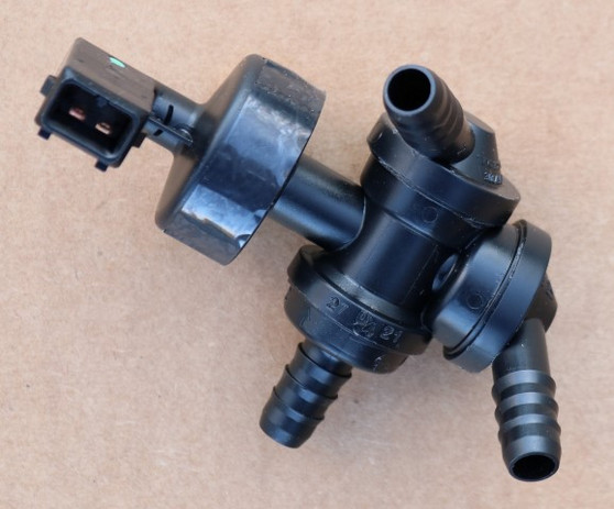 OEM Volvo Part Number 31400693 (Brake Booster Switch)