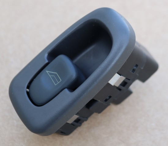 1998-2000 Volvo V70 Rear Window Switch (Left/Right)
