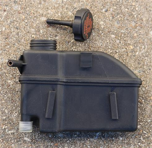 1999-2004 Volvo C70 Power Steering Reservoir