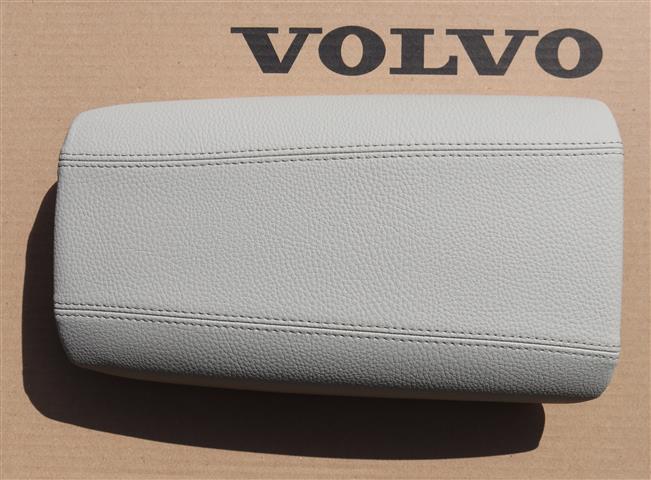 Shop Volvo Parts: Speaker Cover D-pillar Right Oak Arena 9478441 (1091348