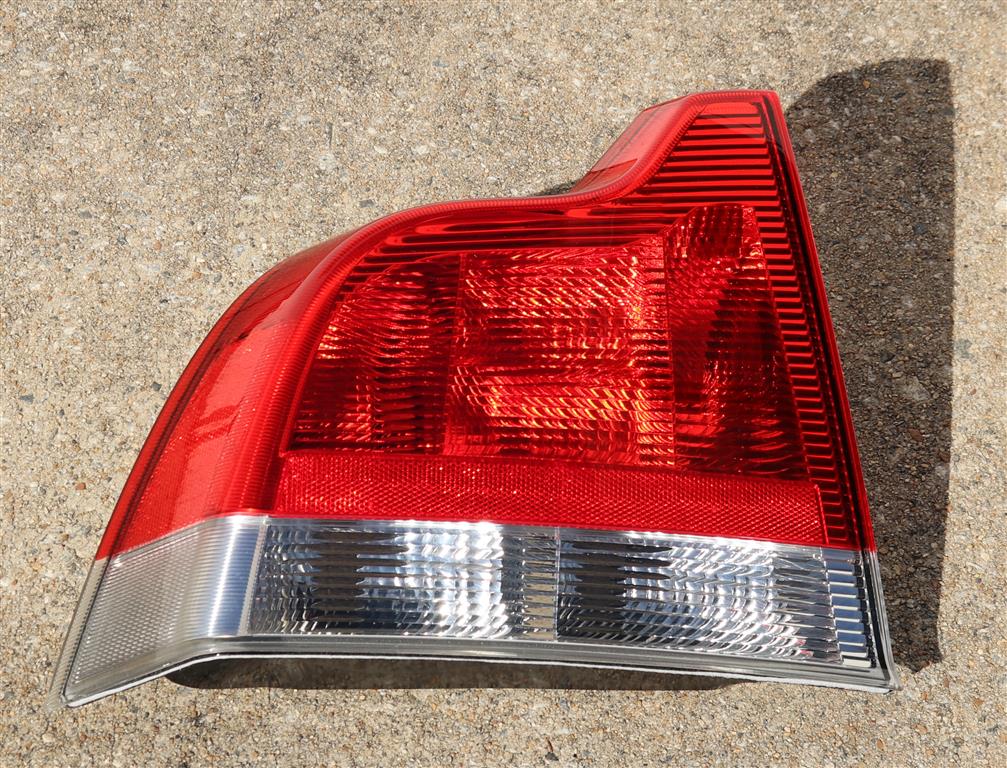 Volvo S60 Driver Side Tail Light Assembly 2001 2002 2003 2004