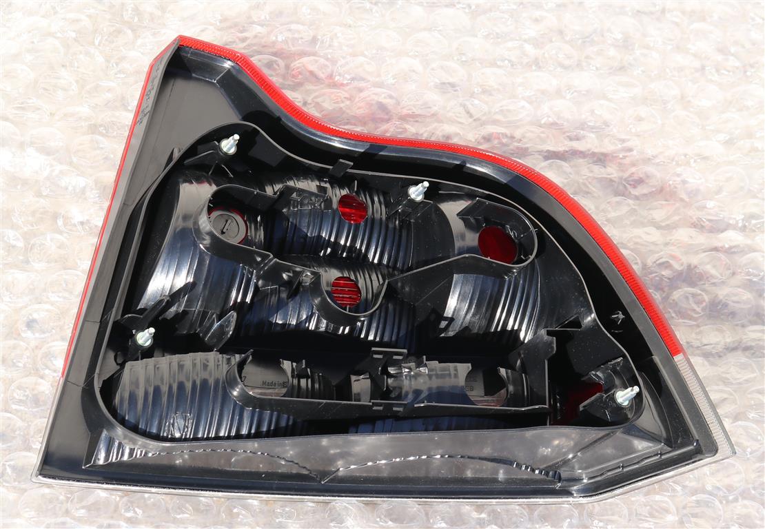Volvo S60 Driver Side Tail Light Assembly | 2001 2002 2003 2004