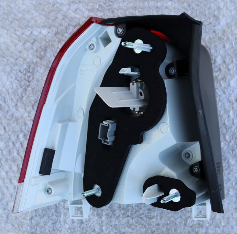 Volvo XC70 Passenger Side Tail Light Assembly (2014 2015 2016)