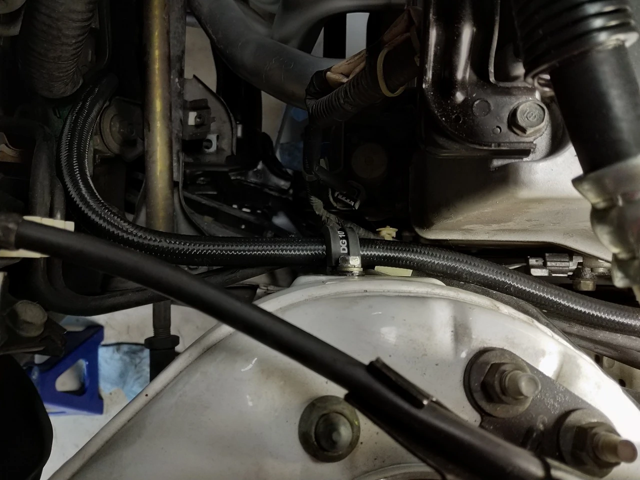 EP3 Fuel Feed Line Mounting at Passenger Shock Tower