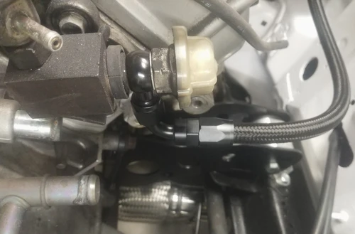 Feed line to engine connection 